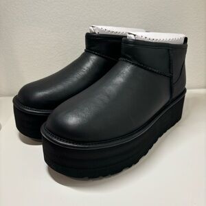 NEW UGG Classic Ultra Mini Platform Boot Black Leather Womens Size 9